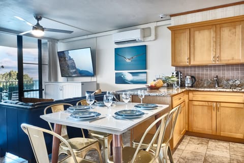 You can choose to eat in or out comfortable!