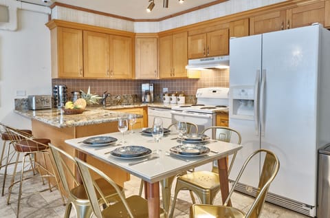 Fully equipped kitchen with brand new appliances