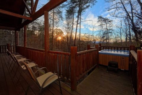Long Main Level Deck w/Hot Tub Under The Stars & Grill & Rocking Chairs 