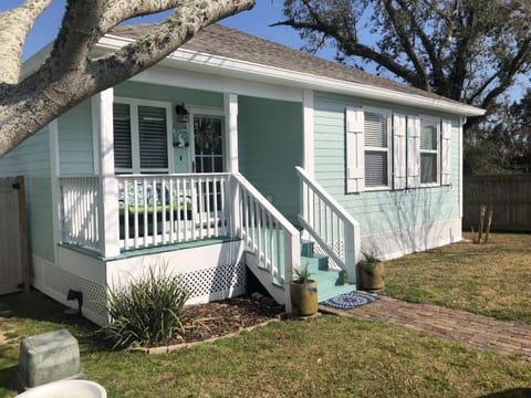 “Harbor View” East Cottage
