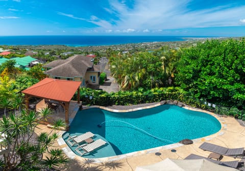 Truly stunning view of Kona coast & private heated oasis swimming pool