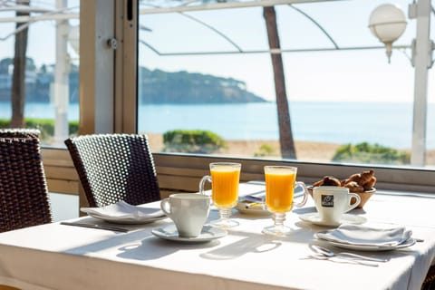 Free daily full breakfast