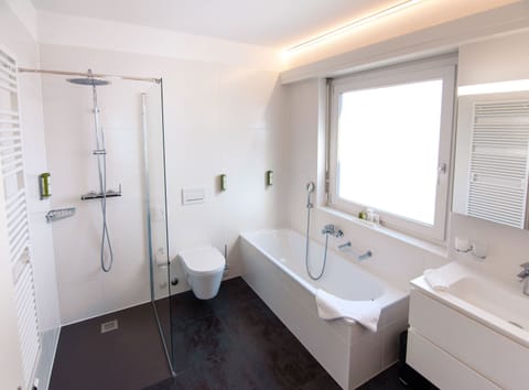 Deluxe Room, Patio, Mountain View | Bathroom | Eco-friendly toiletries, hair dryer, towels, toilet paper