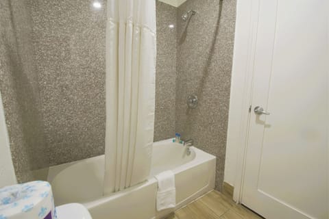 Minibar, in-room safe, desk, iron/ironing board