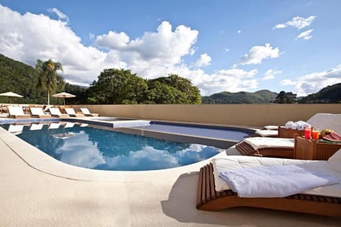 3 outdoor pools