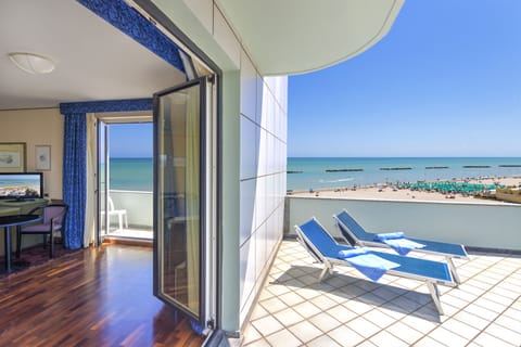 Deluxe Double or Twin Room, Ensuite, Sea View | Balcony