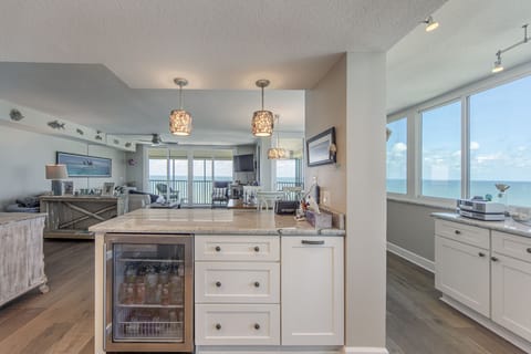 Shores of Madeira 1004 Kitchen