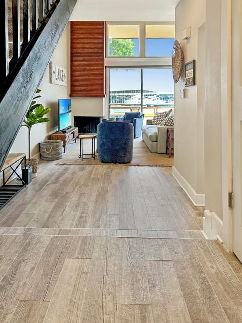 Two story entry with clear view of the lake
