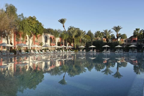 3 outdoor pools, pool umbrellas, sun loungers