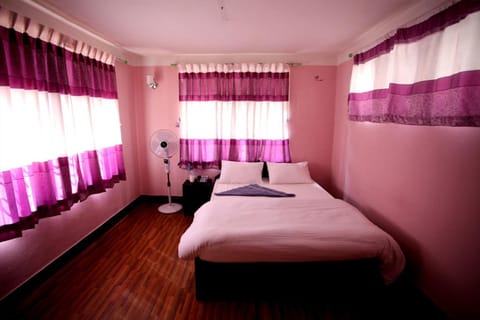 Twin Room | Desk, free WiFi