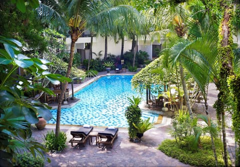 Deluxe Poolside Room | Garden