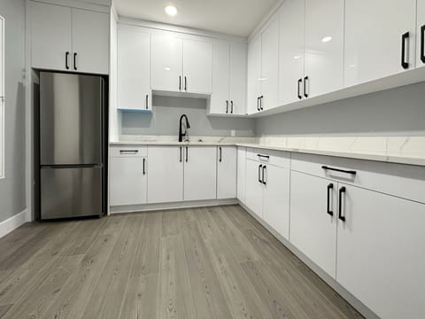 Family Suite with Jacuzzi | Private kitchen | Fridge, microwave, coffee/tea maker