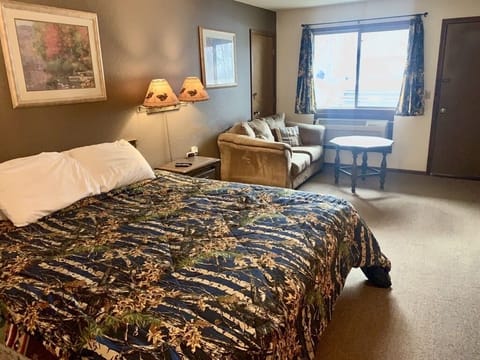 Desk, laptop workspace, free WiFi, bed sheets