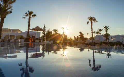 Indoor pool, seasonal outdoor pool, pool umbrellas, sun loungers