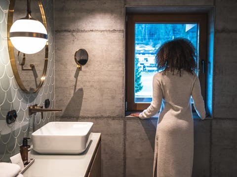 Free toiletries, hair dryer, bathrobes, towels