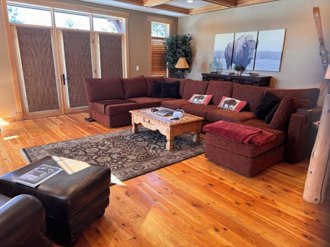 Large Family/TV room with tons of seating for all