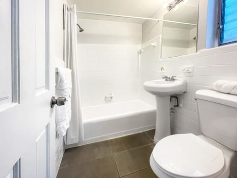 Basic Studio Suite | Bathroom | Free toiletries, hair dryer, towels