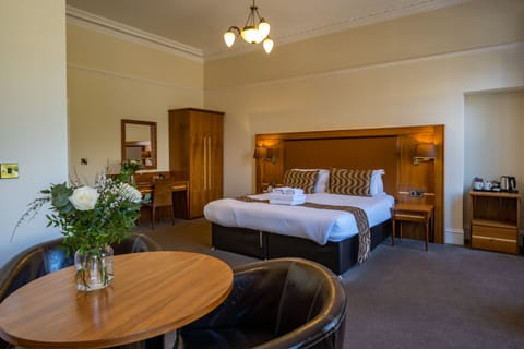 1 bedroom, premium bedding, in-room safe, desk