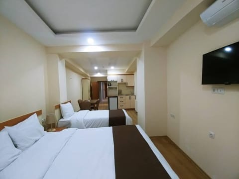 Hypo-allergenic bedding, minibar, in-room safe, desk