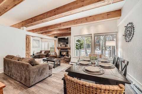 Condo, 3 Bedrooms | Living area