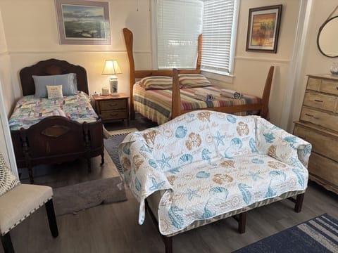 Queen and single beds