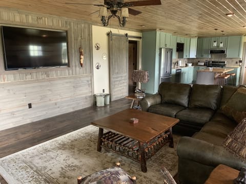 65 inch tv, satellite tv , smart tv