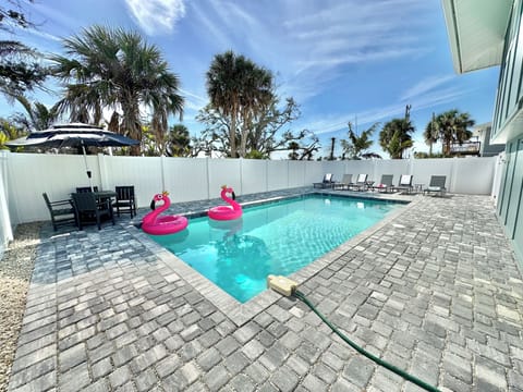 Plenty of loungers, umbrella patio table, beach towels provided

