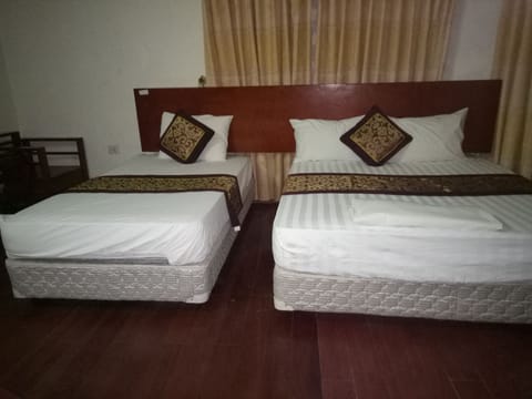 Blackout drapes, free WiFi, bed sheets