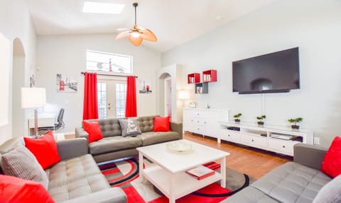 Livingroom located in the center of the Villa, Free Wi-fi, Netflix 