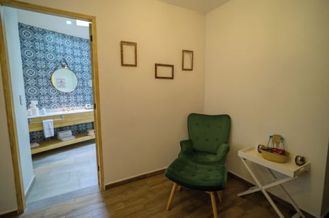 Deluxe Suite, 1 King Bed (Carrara) | Premium bedding, pillowtop beds, in-room safe, individually decorated