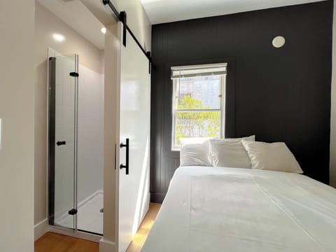 Standard Room, 1 Double Bed, Private Bathroom | Individually decorated, individually furnished, blackout drapes