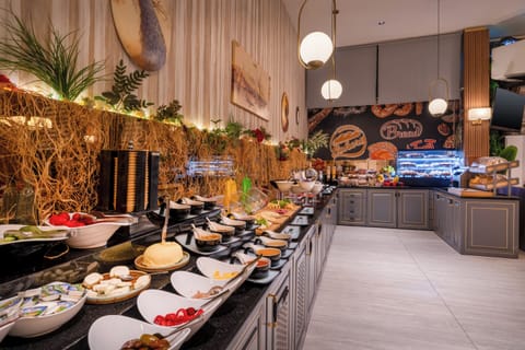 Daily buffet breakfast for a fee