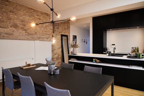 Design Studio Suite, 1 Bedroom, Non Smoking | Dining room