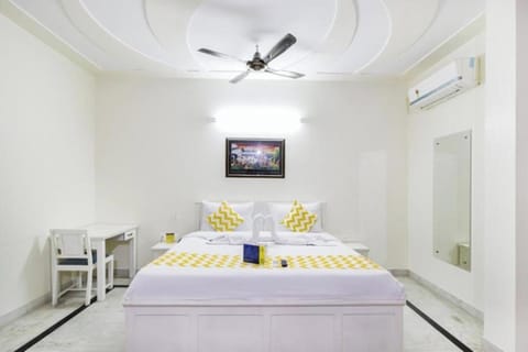 Deluxe Room | Desk, iron/ironing board, free WiFi, bed sheets