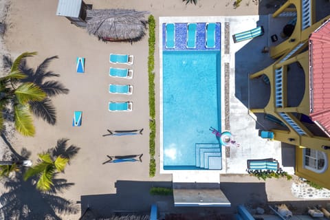 Pool/Beach side with hammocks and Beach toys