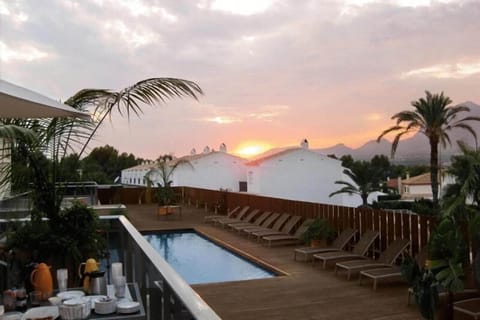 Outdoor pool, sun loungers