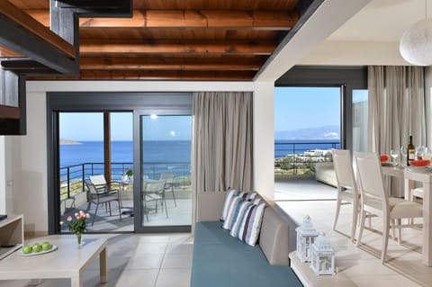 Villa with shared pool - Athina | 1 bedroom, in-room safe, individually furnished, soundproofing