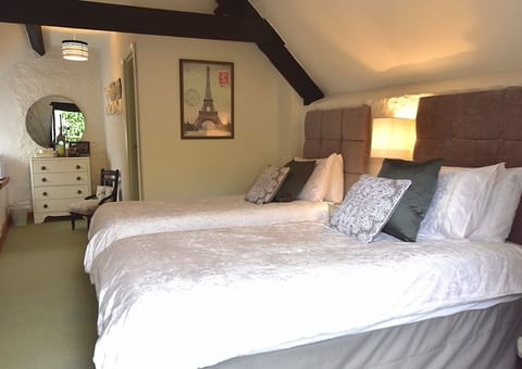 Twin Room, Ensuite | Premium bedding, Select Comfort beds, free WiFi, bed sheets