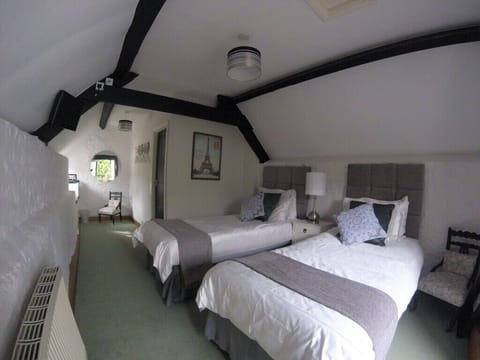 Twin Room, Ensuite | Premium bedding, Select Comfort beds, free WiFi, bed sheets