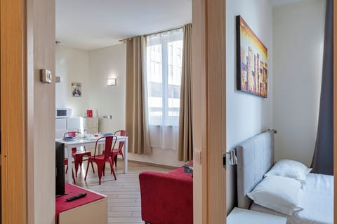 Apartment, 1 Bedroom | Dining room