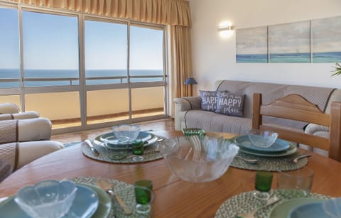 Apartment, 2 Bedrooms, Balcony | In-room dining