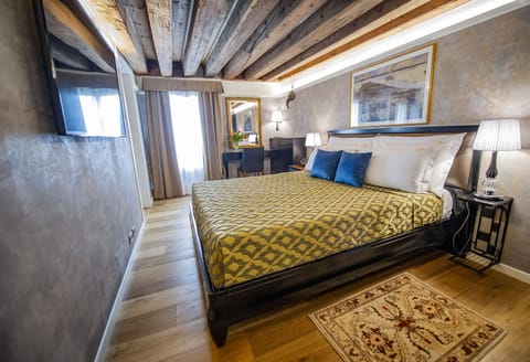 Standard Double Room, Canal View (San Salvador) | Premium bedding, down comforters, pillowtop beds, minibar