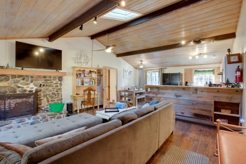 Stateline Vacation Rental | 3BR | 2BA | 1,000 Sq Ft | Stairs Required
