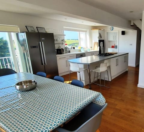 Alternative kitchen & dining view