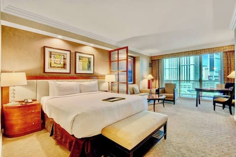 Spacious Suite with a Luxurious KING BED