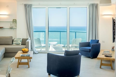 Apartment, Smoking, Sea View | Front of property