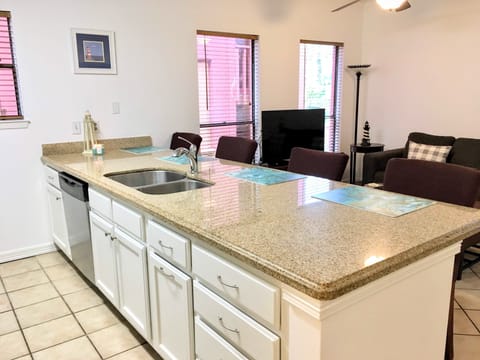 Big Kitchen island and Dinning Bar - Comfortable seating for 2 Adults & 2 Kids.