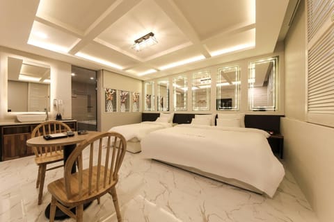 Twin Room | Free WiFi, bed sheets