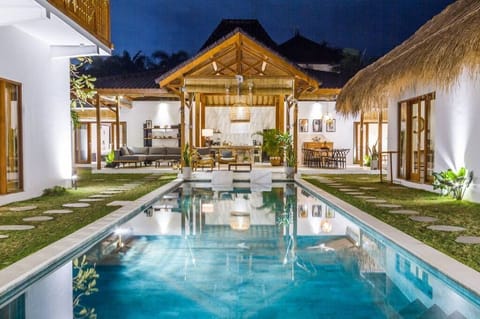 Outdoor Pool & Garden