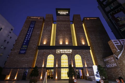 Front of property - evening/night